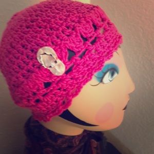 Cotton beanie w/ adorable flip flop jewel. Medium